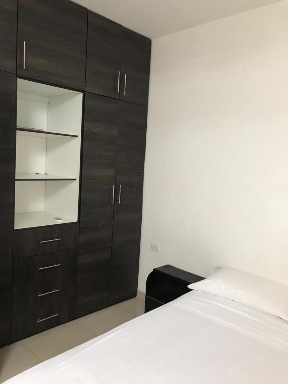 Departamento En El Centro De Manta Apartment Luaran gambar
