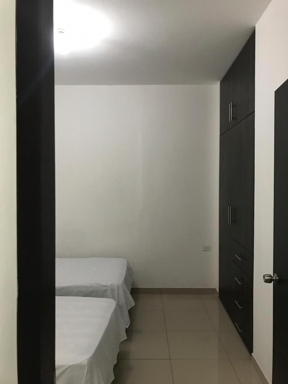 Departamento En El Centro De Manta Apartment Luaran gambar