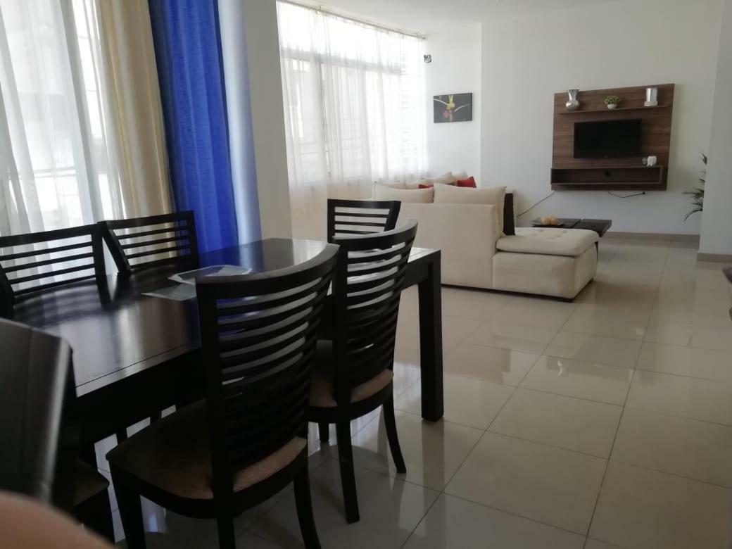 Departamento En El Centro De Manta Apartment Luaran gambar